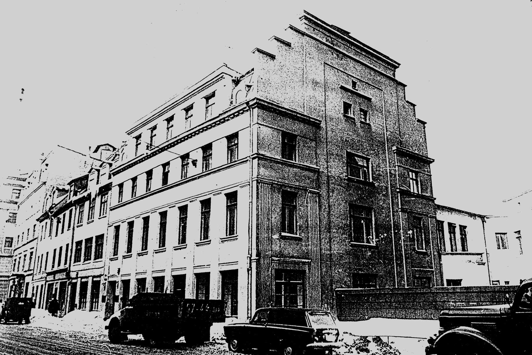 Administratīvā ēka Smilšu ielā 18. Uzņemts 1969. gadā.